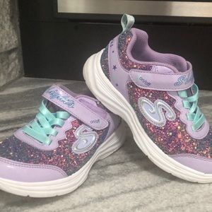 Very cute like new they light up